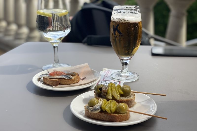 Pintxos en Karlos Arguiñano, uno de los restaurantes donde comer en Zarautz