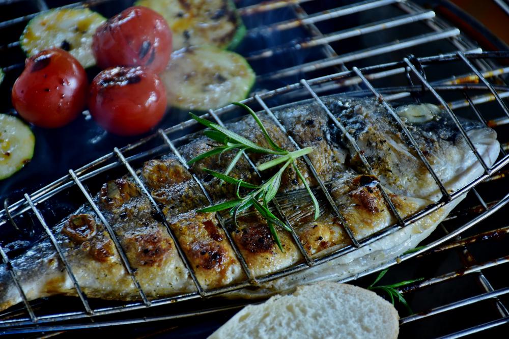 Parrillada de pescado, uno de los platos que no puedes perderte al viajar a Cerdeña