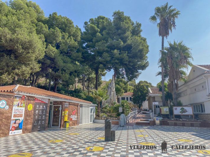 Entrada de la Cueva de Nerja