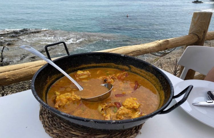 La Ola en la Isleta del Moro, uno de los restaurantes donde comer en el Cabo de Gata más recomendados