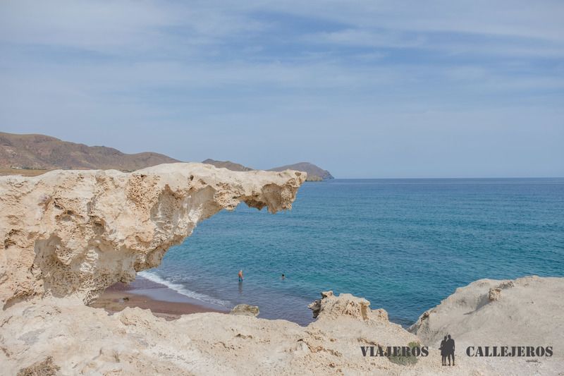 Playa del Arco, otro de los lugares que visitar en Cabo de Gata