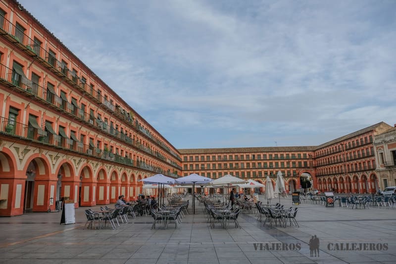 Llegar a la Plaza de la Corredera, una de las cosas que hacer en Córdoba