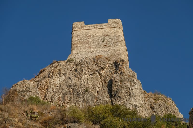 Torre del Homenaje, uno de los lugares que visitar en Zahara de la Sierra