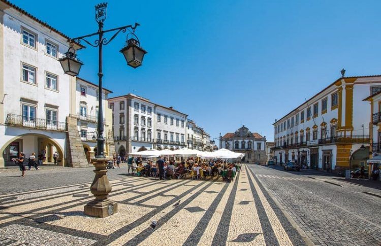 Évora