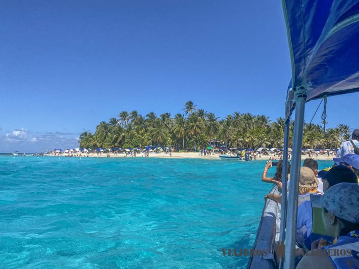 Jhonny Cay, una de las excursiones que hacer en San Andrés