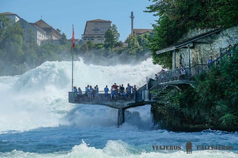 Plataforma de la orilla norte sobre las cataratas del Rin