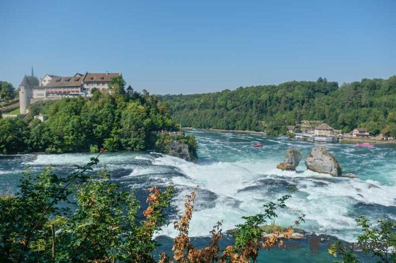 Vistas de las cataratas del Rin desde la orilla sur
