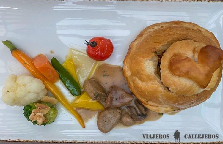 Luzerner Chügelipastete, uno de los platos que no puedes perderte en los restaurantes en Lucerna