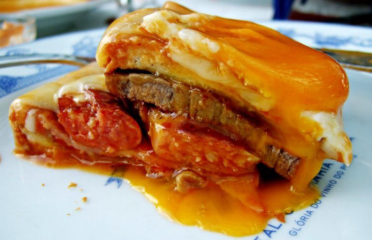 Francesinha, un plato que debes probar en los restaurantes en Aveiro