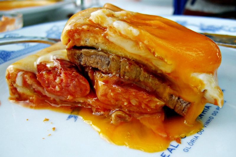 Francesinha, un plato que debes probar en los restaurantes en Aveiro
