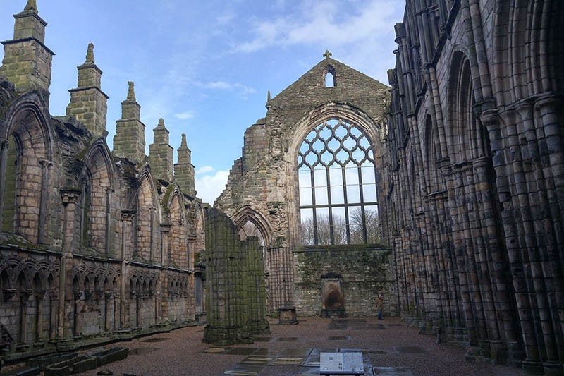 Entrar en el Palacio Holyrood, otra de las cosas que hacer en Edimburgo