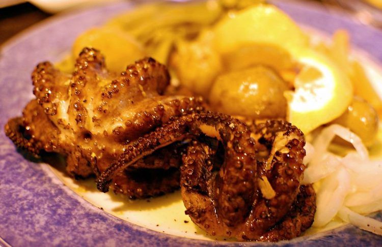 Polvo à lagareiro, uno de los platos que debes probar en los restaurantes en Guimaraes