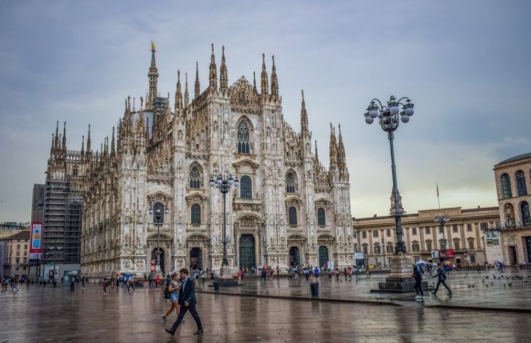 Ascensor a las terrazas del Duomo, una de las cosas que incluye la Milan Pass, la tarjeta turística de Milán