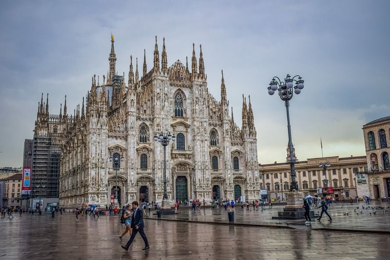 Ascensor a las terrazas del Duomo, una de las cosas que incluye la Milan Pass, la tarjeta turística de Milán