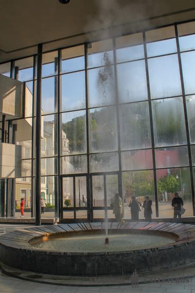 Ir al Pabellón de las Fuentes Termales, otra de las cosas que hacer en Karlovy Vary