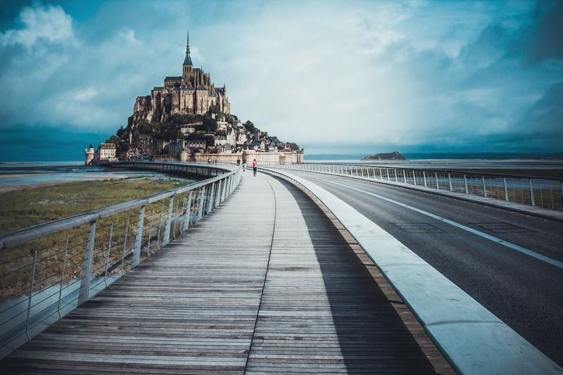 Pasarela y carretera de acceso al Mont Saint-Michel