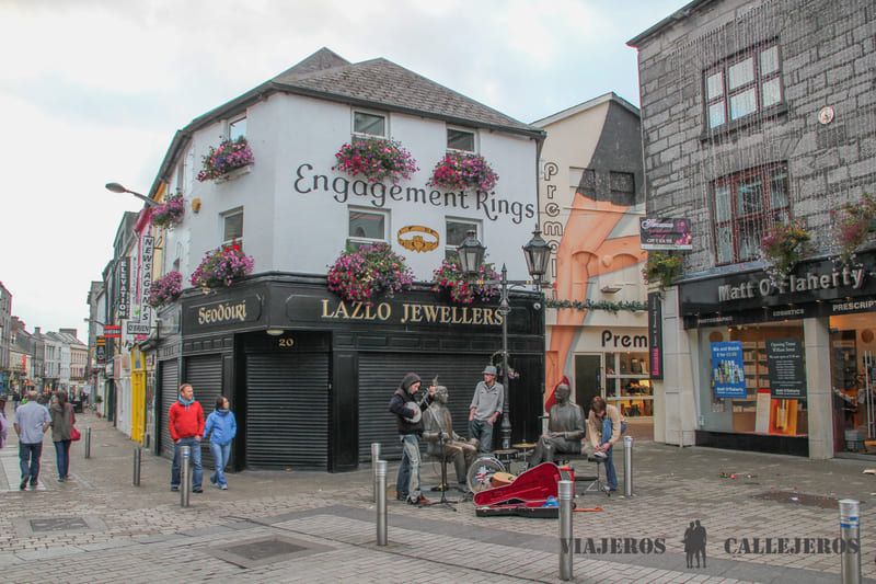 Recorrer Shop Street, una de las cosas que hacer en Galway