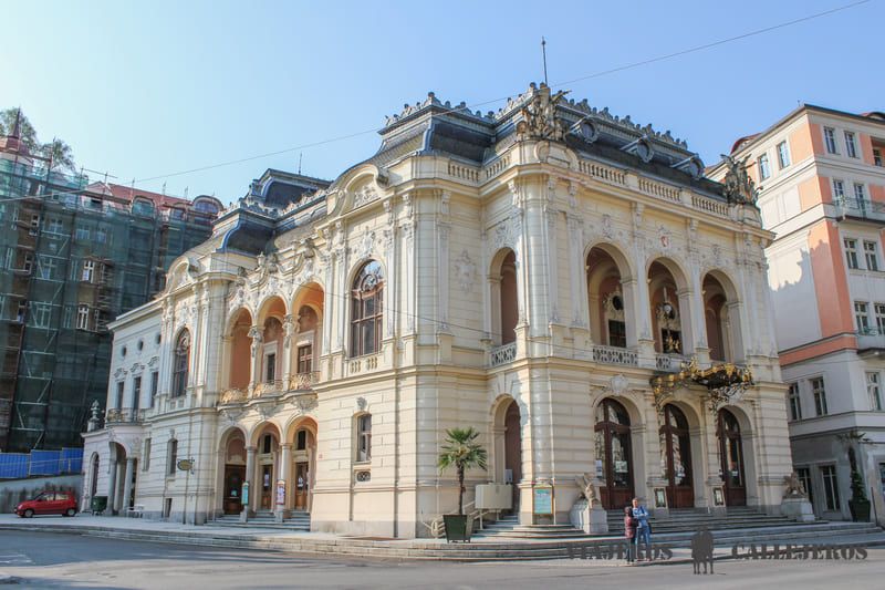 Ver el Teatro Mestke Divadlo, una de las cosas que hacer en Karlovy Vary