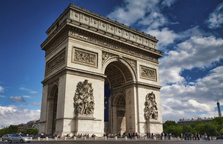 Arco del Triunfo, otro de los lugares incluidos en la tarjeta turística de París