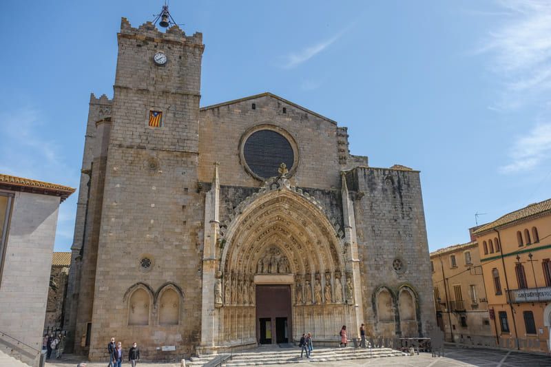 Castelló d'Empúries, una de las cosas que ver y hacer en Empuriabrava