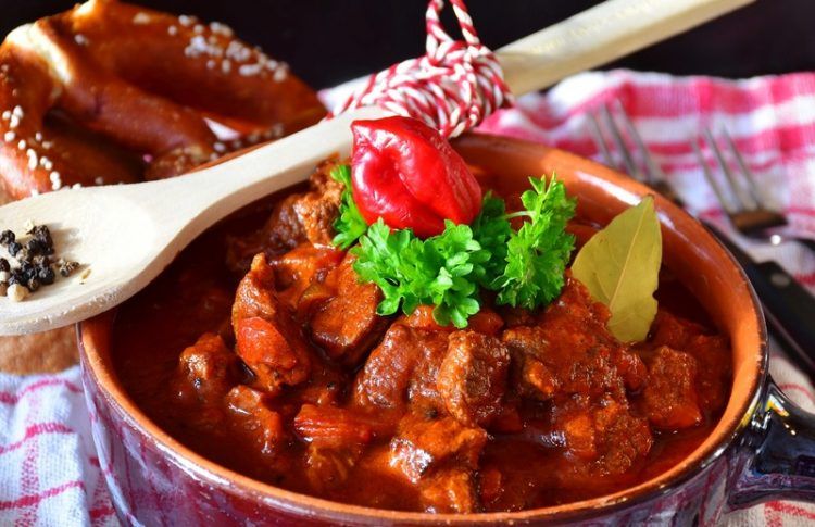 Goulash, uno de los platos que no debes perderte en los restaurantes en Karlovy Vary