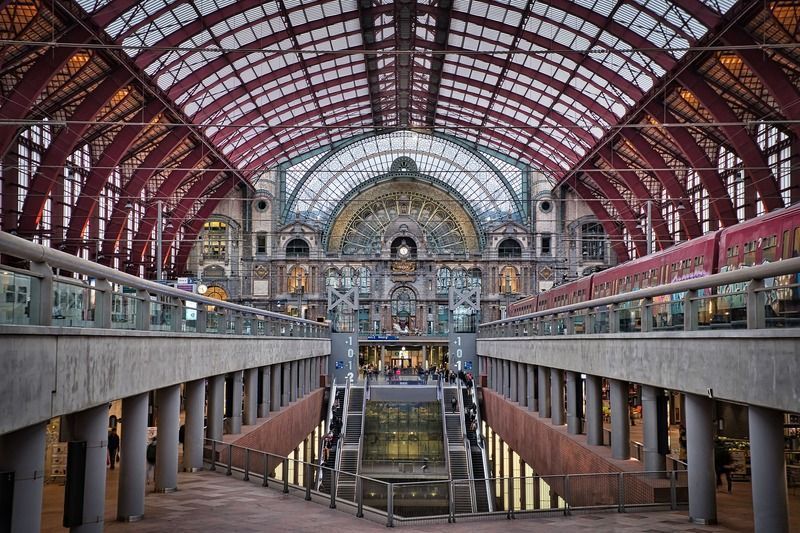 La estación de Antwerpen—Centraal, otra de las mejores zonas donde dormir en Amberes