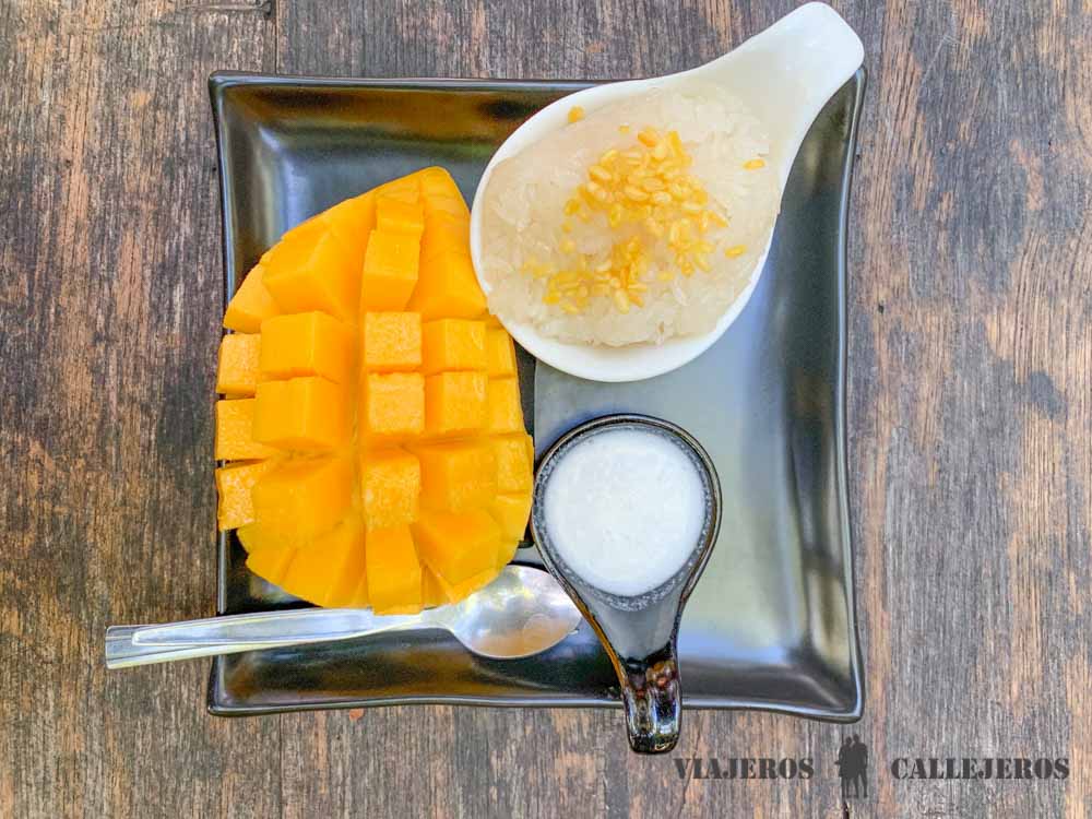 Mango Sticky Rice, uno de los platos que debes probar en un restaurante en Chiang Mai