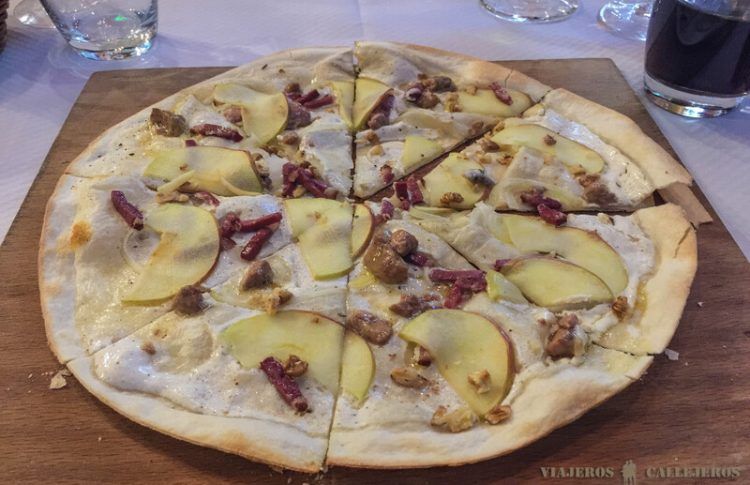Tarte Flambée, un plato que no puedes perderte en los restaurantes en Alsacia