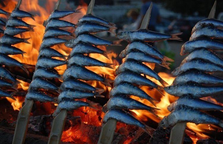 Espetos, uno de los manjares de los restaurantes en Málaga
