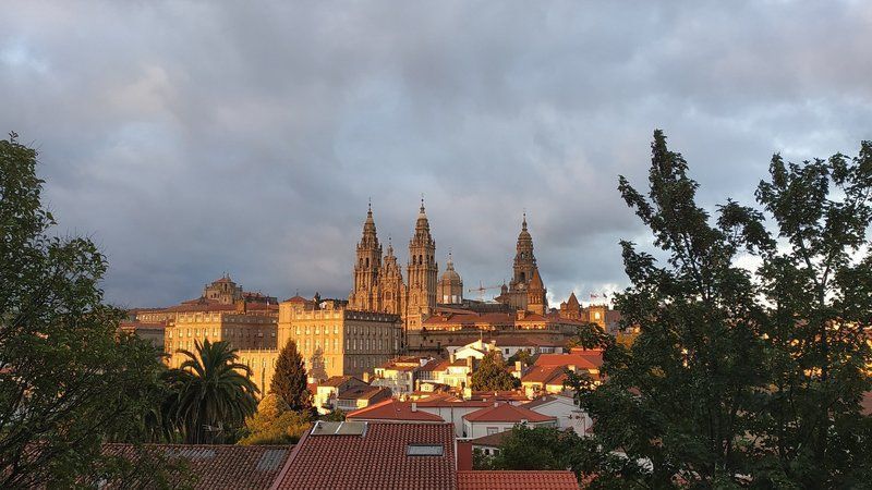 Atardecer en uno de los mejores free tours en Santiago de Compostela