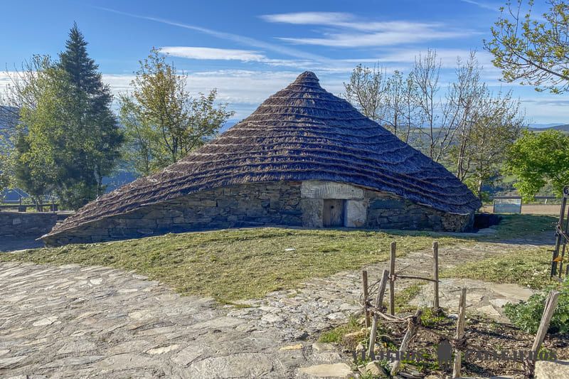 O Cebreiro, el pueblo de las pallozas