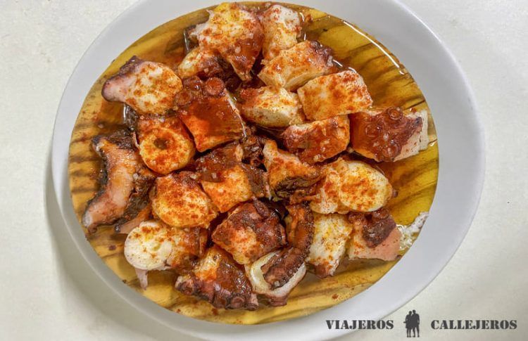 Pulpo, uno de los platos que debes probar en los restaurantes en Sanxenxo