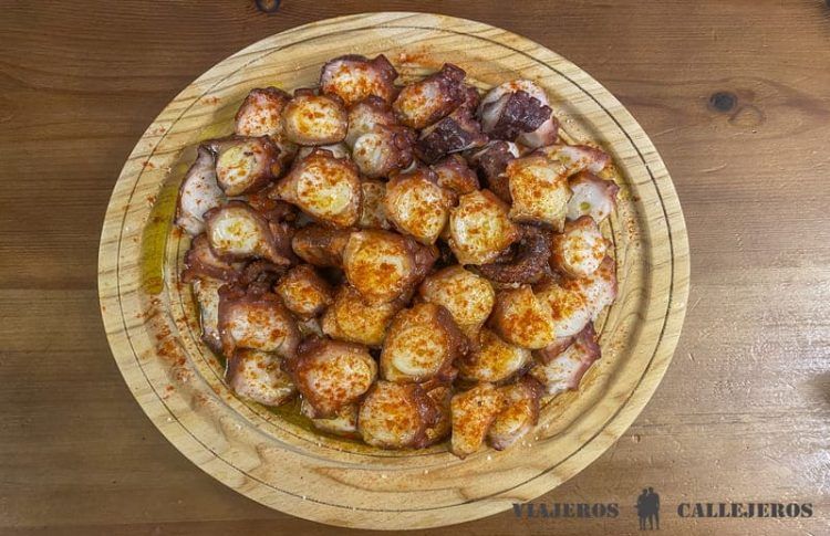 Pulpo à feira en Garnacha, uno de los restaurantes del Camino de Santiago francés
