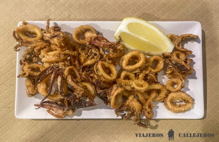 Calamares, uno de los productos del mar que no debes dejar de probar en los restaurantes de Combarro