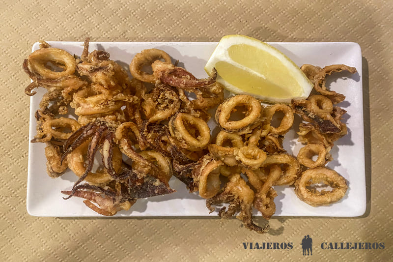 Calamares, uno de los productos del mar que no debes dejar de probar en los restaurantes de Combarro