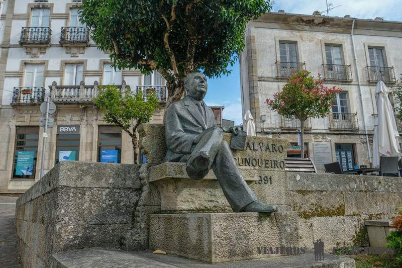 Estatua de Álvaro Cunqueiro