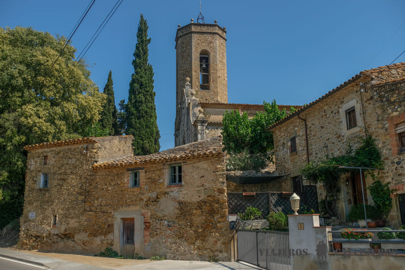Iglesia de Sant Genís, uno de los lugares que ver en Monells