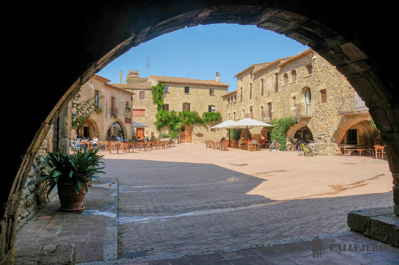 Plaza Jaume I, otro de los lugares que ver en Monells