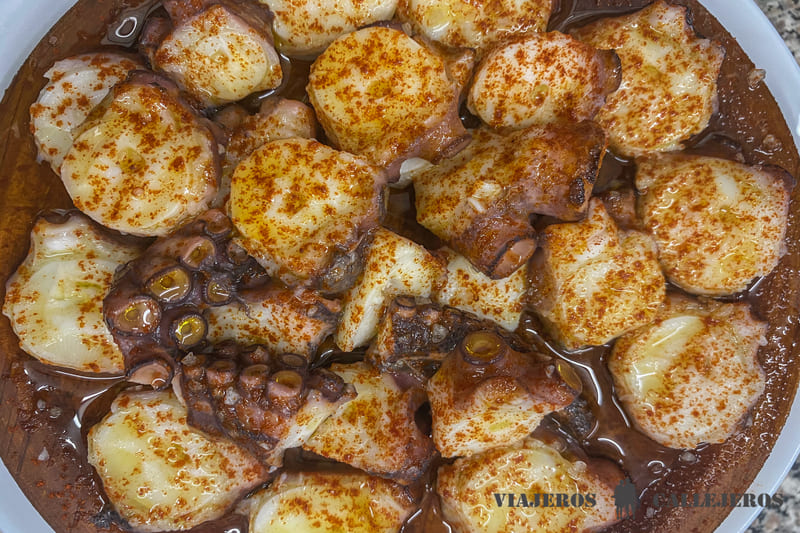 Pulpo à Feira, un delicioso plato que debes probar en los restaurantes de A Coruña