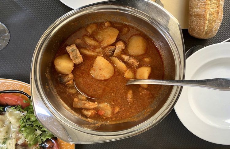 Marmitako en Bermeoko Kafe Antzokia, uno de los restaurantes donde comer en Bermeo