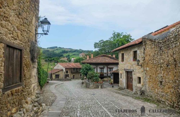 Santillana del Mar, uno de los lugares donde alojarse al viajar a Cantabria