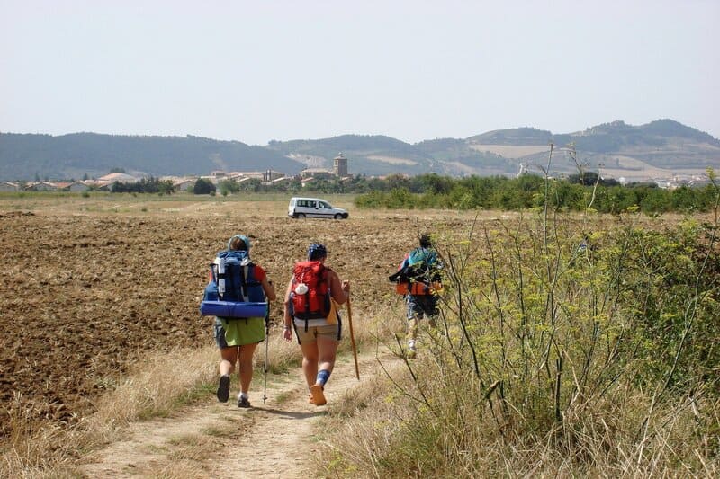 Peregrinos haciendo el Camino de Santiago